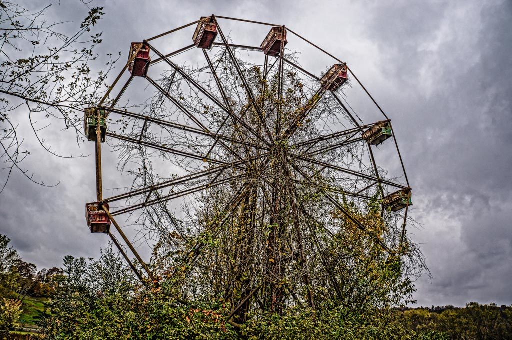 Lake Shawnee's abandoned Ferris Wheel